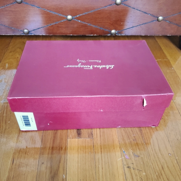 Authentic Salvatore Ferragamo Pacella Black Leather T-Strap Sandals Heels Sz 6B - Picture 15 of 15